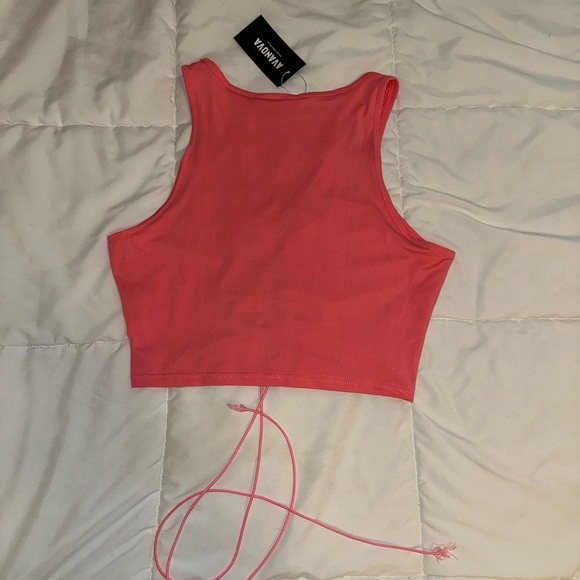 NWT neon pink stretchy keyhole cropped top - Picture 2 of 4